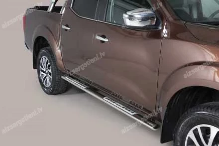 MISUTONIDA OVAL SIDE BARS WITH INTEGRATED PLASTIC FOOTSTEPS NISSAN Navara