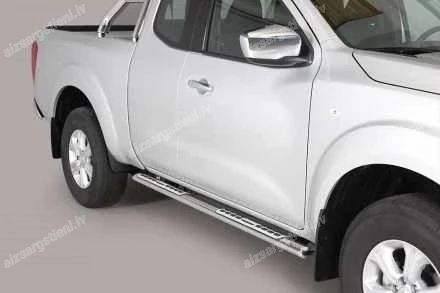 MISUTONIDA OVAL SIDE BARS WITH INTEGRATED PLASTIC FOOTSTEPS NISSAN Navara