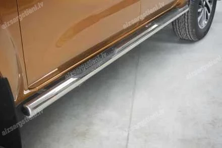 STEELER ROUND SIDE BARS WITH PLASTIC FOOTSTEPS NISSAN Navara
